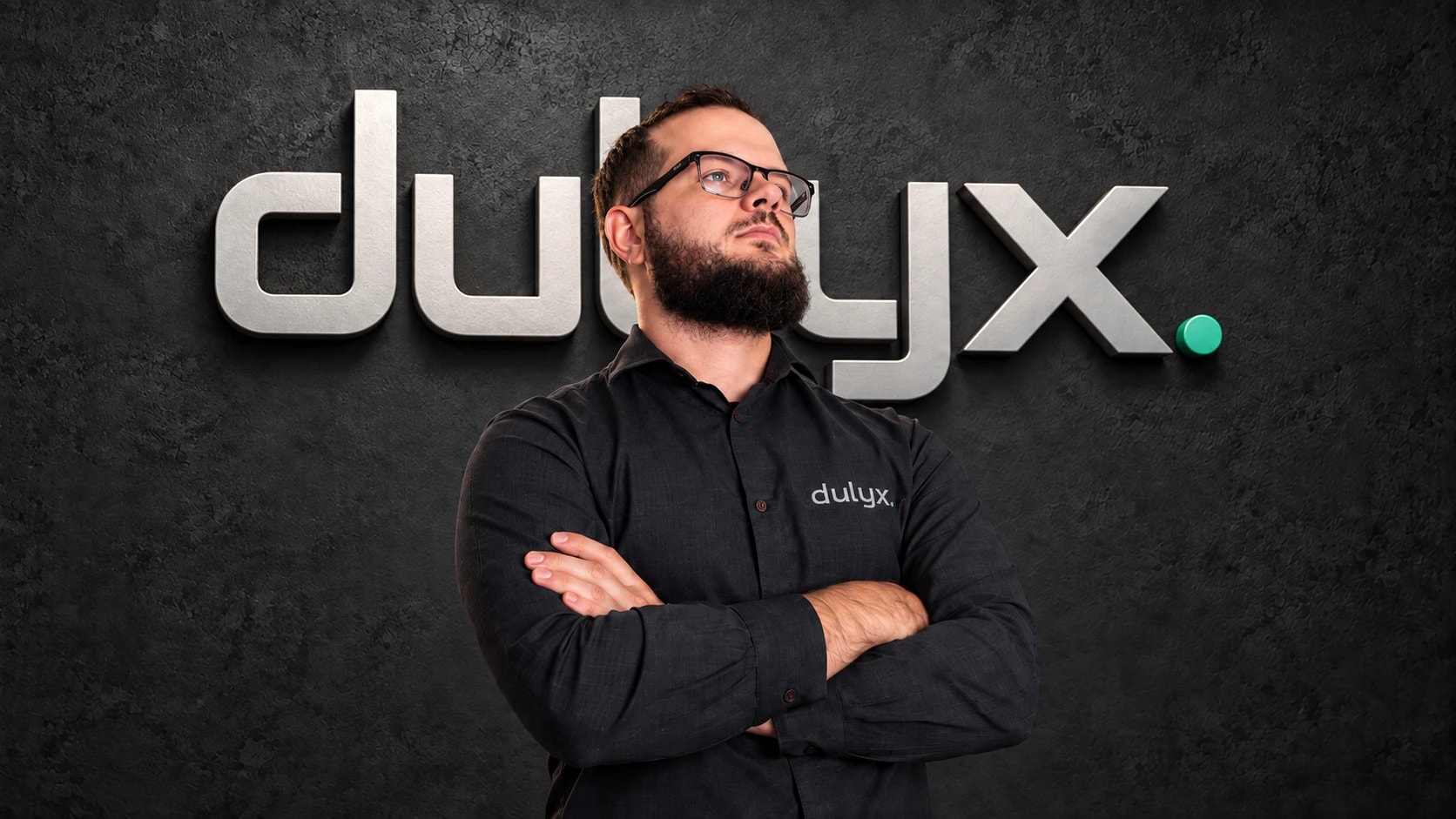 Carlos Corgozinho in front of the Dulyx logo